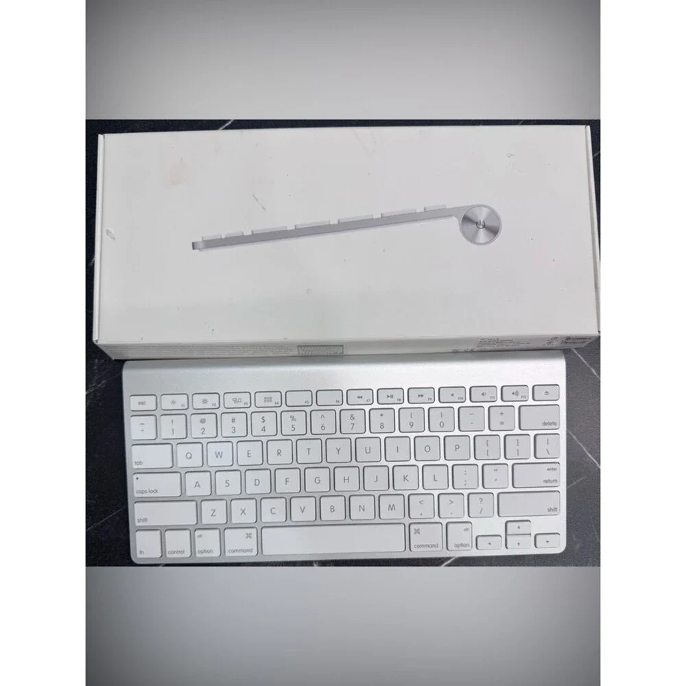 Apple Wireless Keyboard 1st Gen A1314 Bluetooth Aluminum Open Box